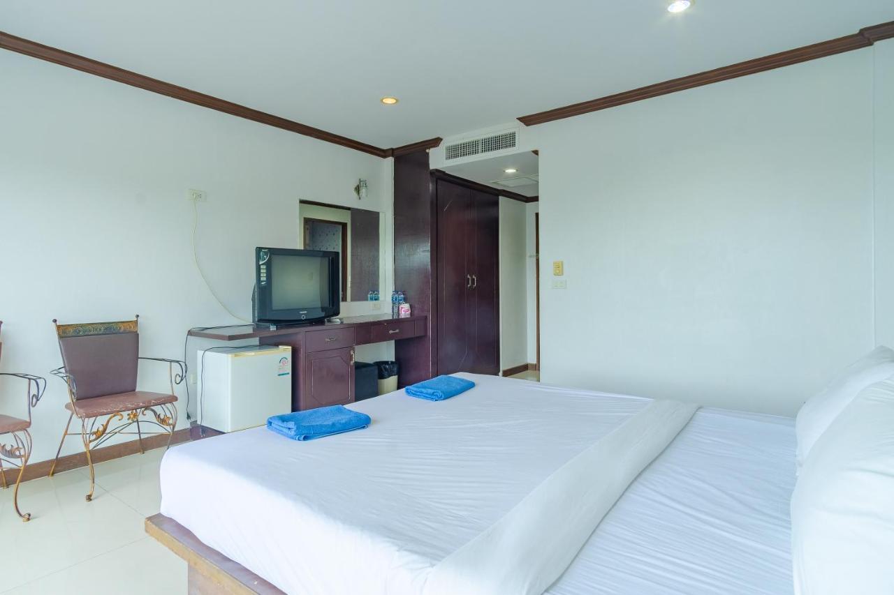 Goodday Kathu Apartment Bagian luar foto